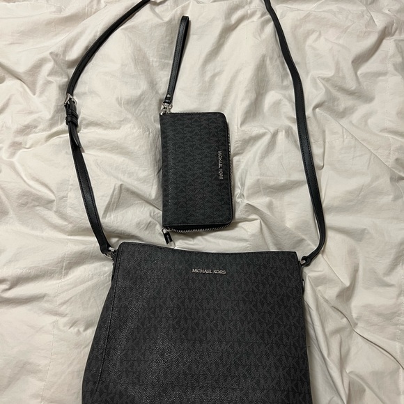 MK crossbody and matching wallet - Picture 2 of 11